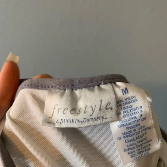 ❗️3/$20❗️ ATHLETIC TANK TOP - Picture 3 of 3